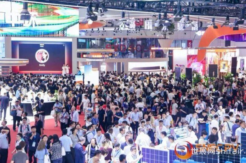 现场直击2024SNEC光伏展:满屏皆是N型产品,钙钛矿异军突起转换率突破34.6%,海外市场是企业“必选项”